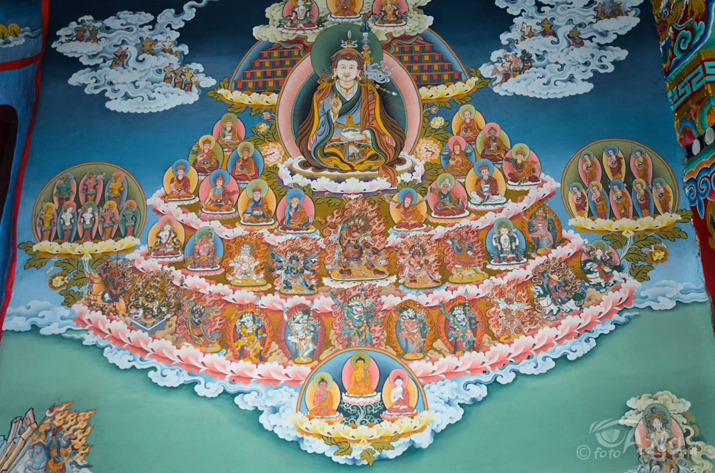 Dzień 11: Padma Sambava w otoczeniu panteonu tybetańskich bóstw oraz guru - nowe freski w Saldang Gompa
